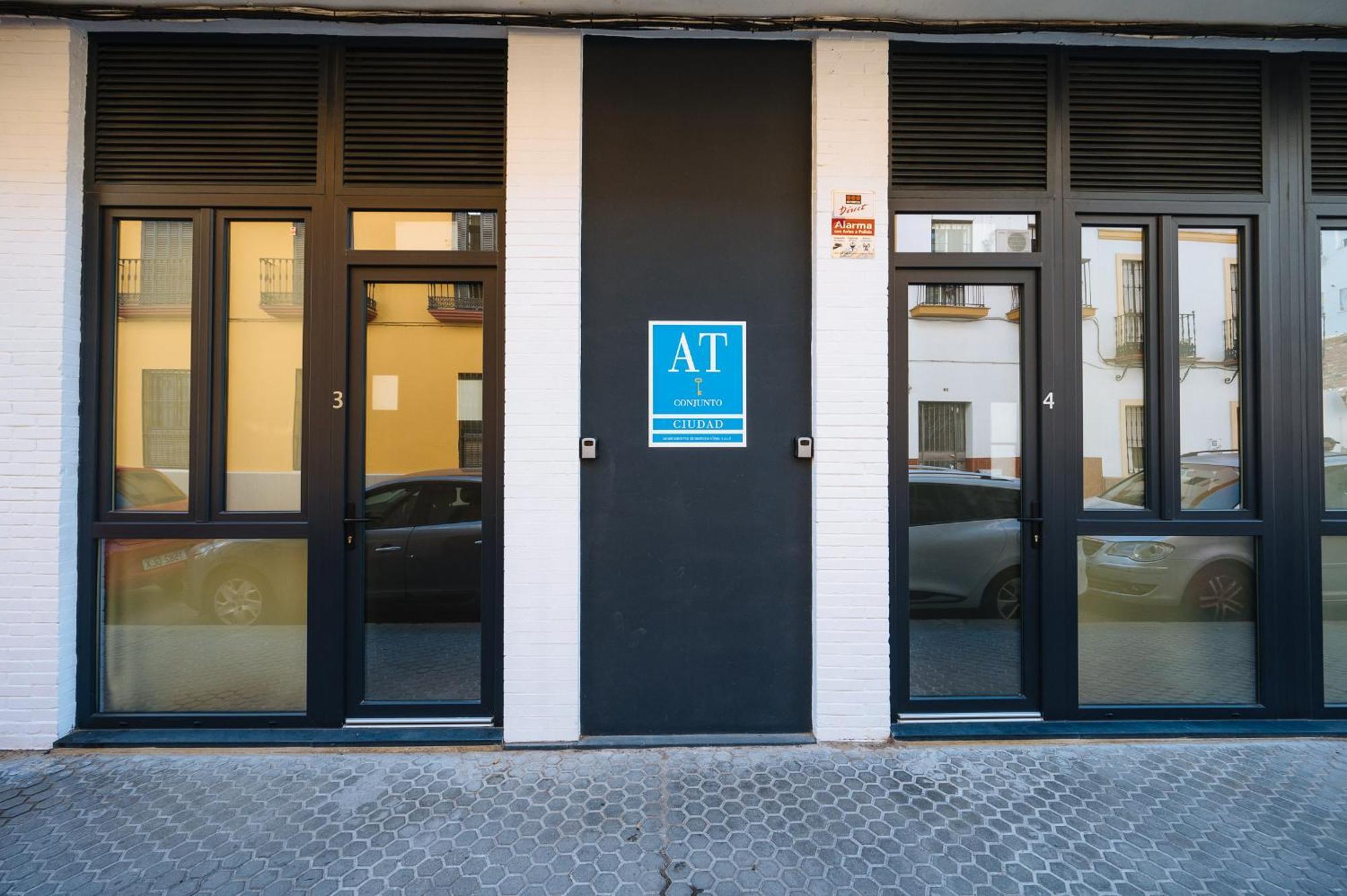 New Hostly Alameda Apartments — Photos 1